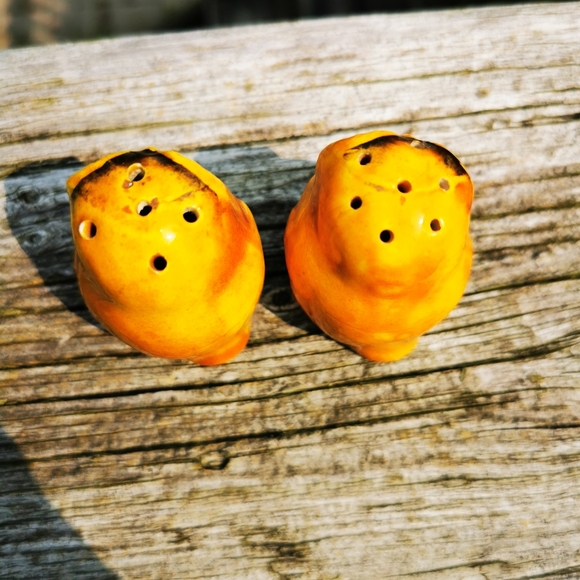 Vintage Kitschy Orange and Yellow Ceramic Owl Salt and Pepper Shakers - Picture 6 of 10